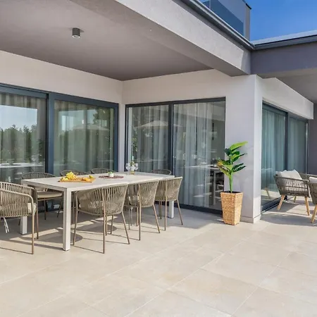 Borealis Villa Stanisovi